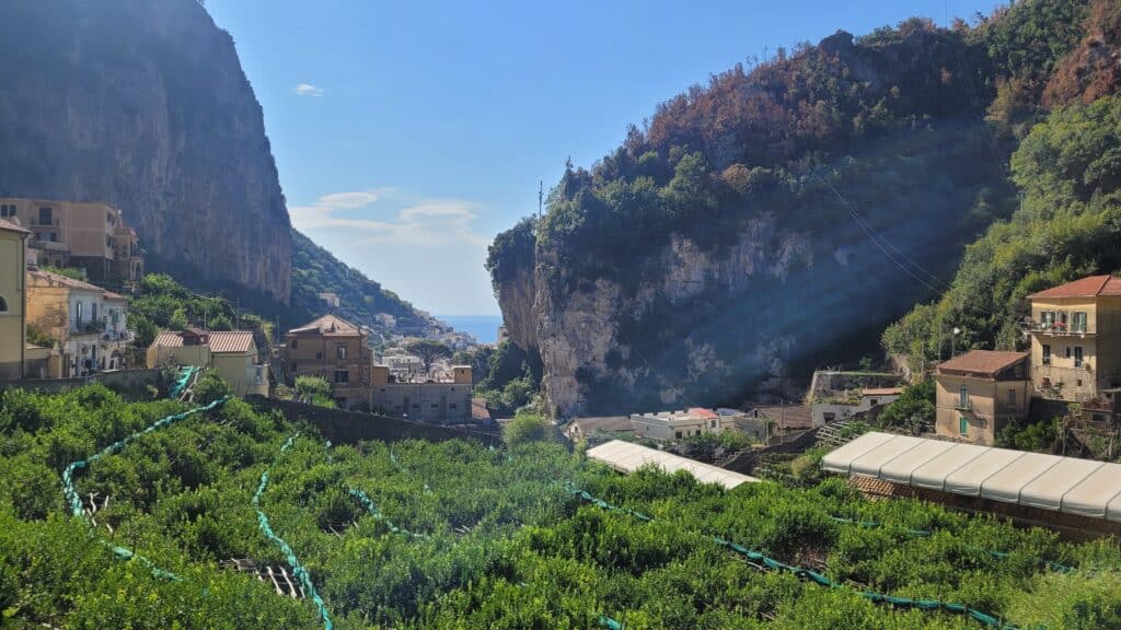 Amalfi widok z góry na miasto